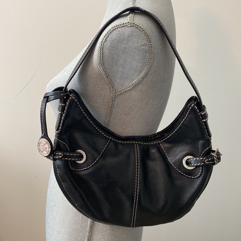 Black leather Michael Kors shoulder purse